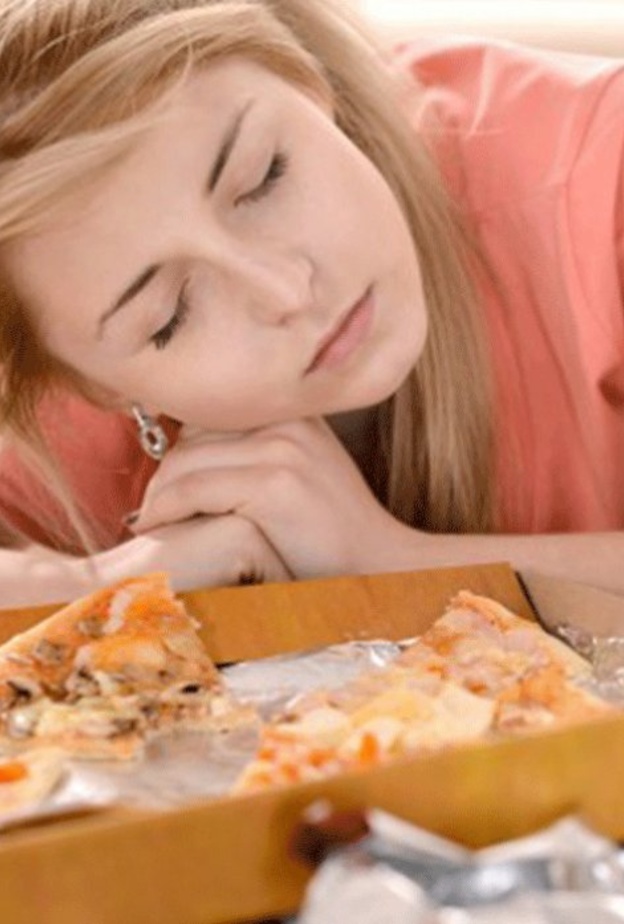 اسباب الدوخة والخمول الشديد بعد الأكل مباشرة وكيفية تجنبها.