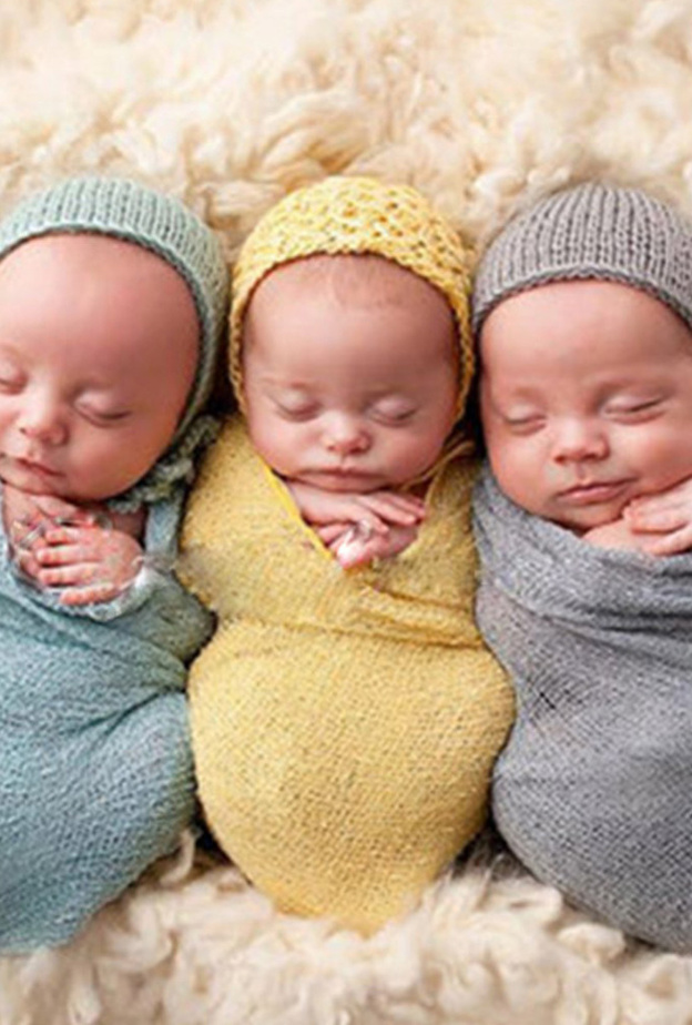  هل يجب لف الطفل حديث الولادة