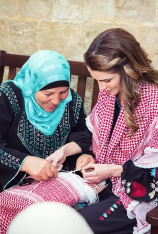 الملكة رانيا تجولت في بيت عزيز الأثري