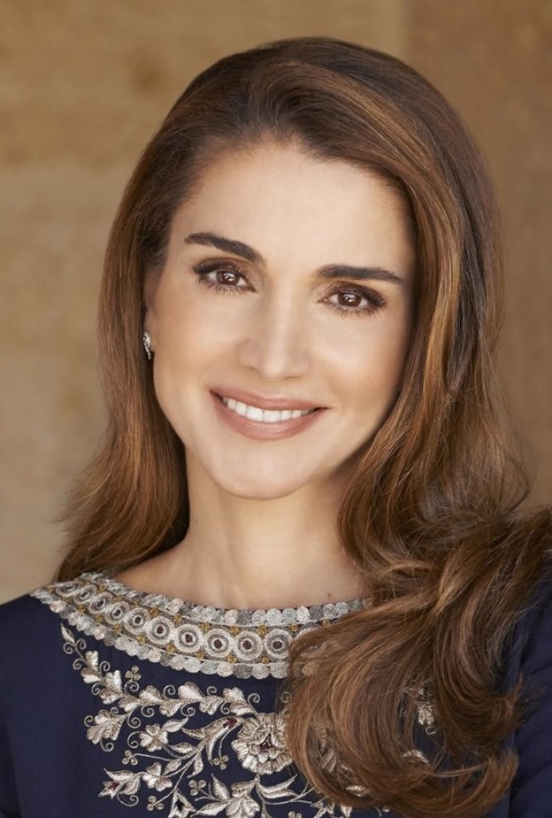 الملكة رانيا، كويتية المولد فلسطينية الأصل، تحولت من امرأة شابة ذات حياة مهنية واعدة في مجال إدارة الأعمال