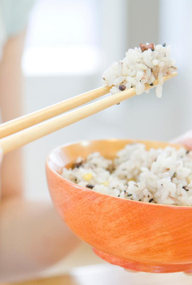 يعتمد رجيم الارز على نظام غذائي غني بالكربوهيدرات مع الإبتعاد عن السكريات