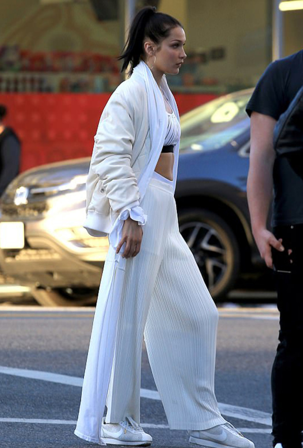 بنطلون رياضي للنساء مع التوبات القصيرة من بيلا حديد ‏Bella Hadid