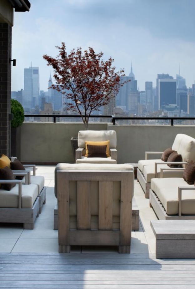 أحواض نباتات مميزة في ديكورات جلسات خارجية للشرفة