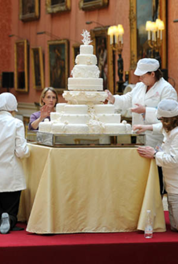 قطعة من كعكة زفاف الأمير وليام و كيت ميدلتون في مزاد علني