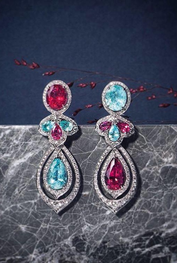 قلادة رائعة بأحجار من الوان الربيع المبهجة من مجموعة بلغاري Bvlgar