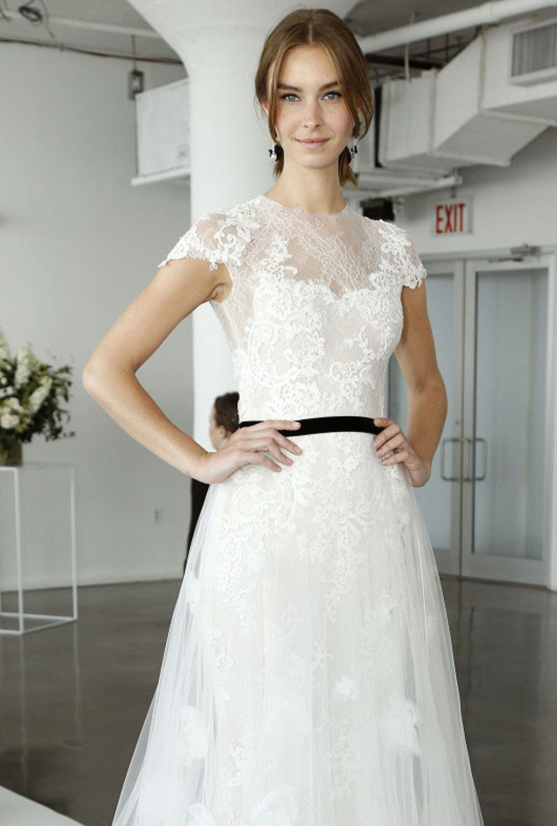 فستان زفاف مع تنورة بموديل الكشكش من مجموعة ماركيزا Marchesa لربيع 2018