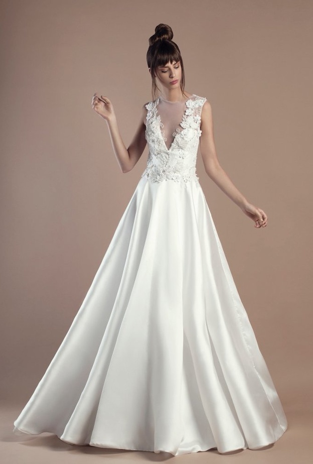 مجموعة فساتين زفاف لعروس 2018 من تصميم طوني ورد بقصة القلب المميزة على الصدر