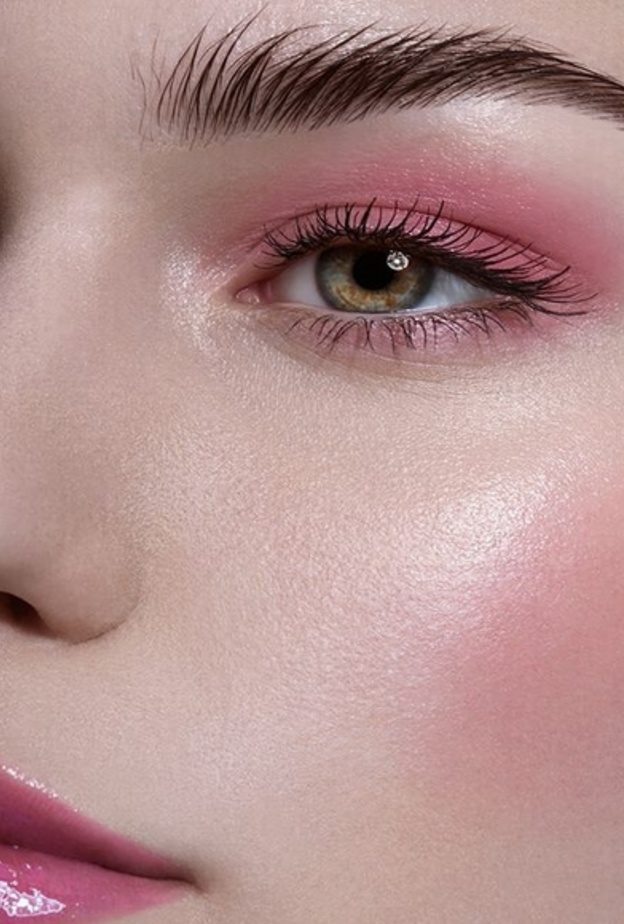 مكياج زهري بطريقة ناعمة