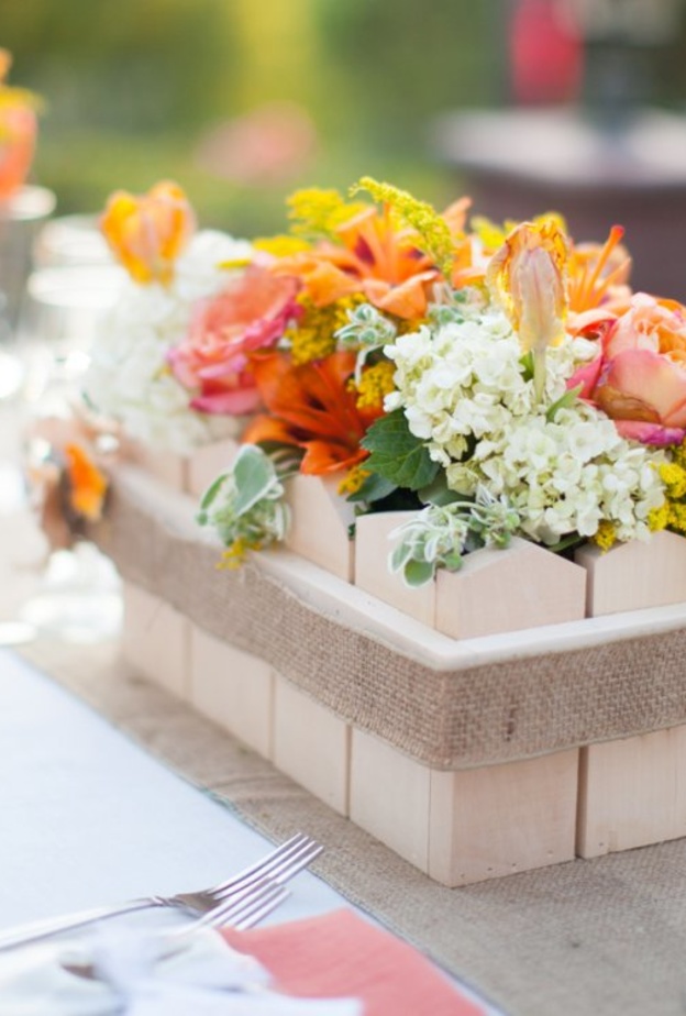 حفلات الزفاف الصيفية فإنه هناك خيارات لا حصر لها لقطع الزينة المركزية التي تزين طاولات حفل الزفاف