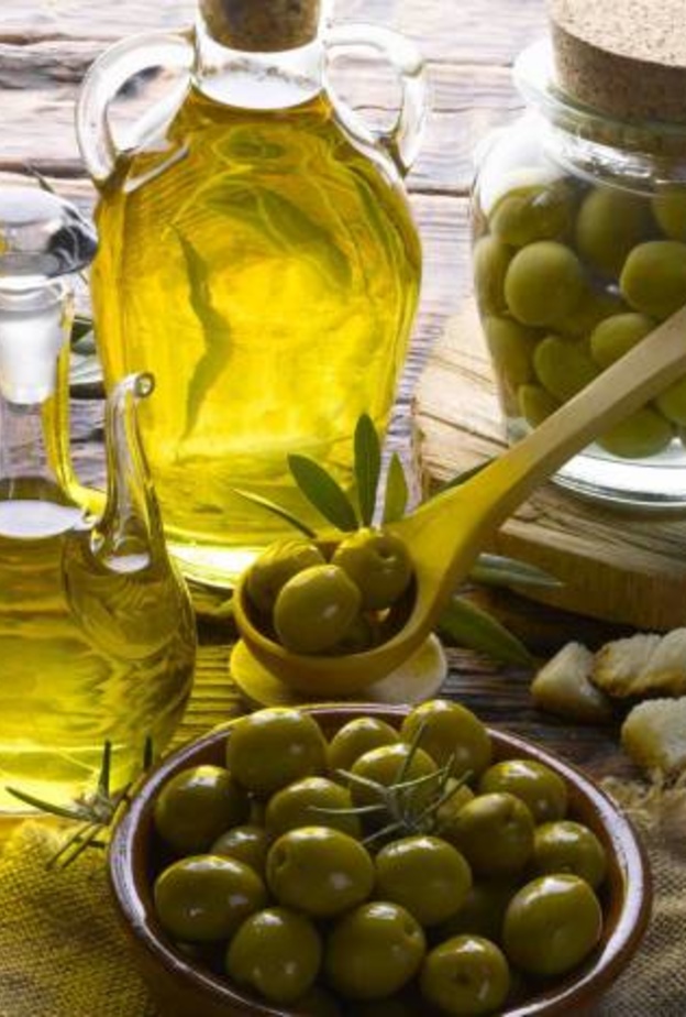 زيت الزيتون يحمي النساء من خطر الإصابة بأمراض القلب