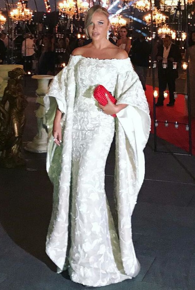 شيرين بإطلالة مميزة