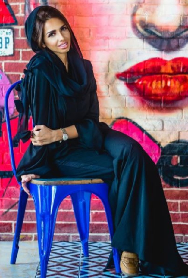 أناقة تامة باللون الأسود من فساتين من تصميم حمدة الفهيم