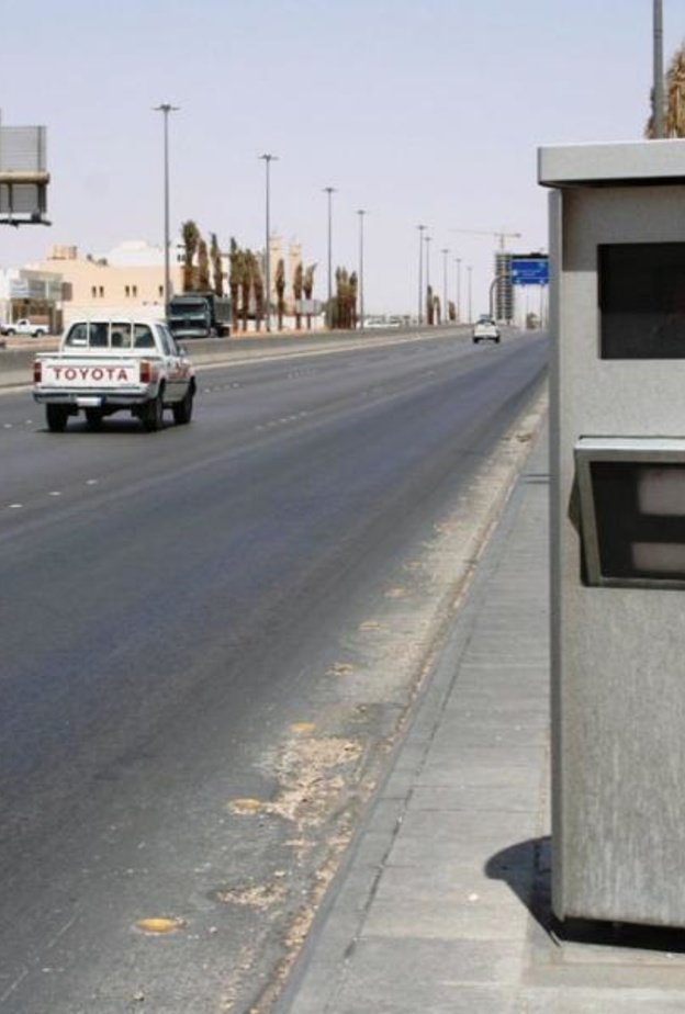 مخالفات ساهر تراكمت على العديد من المواطنين 