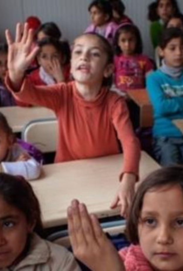 فريق سعودي يطلق أول منصة تعليمية للاطفال اللاجئين