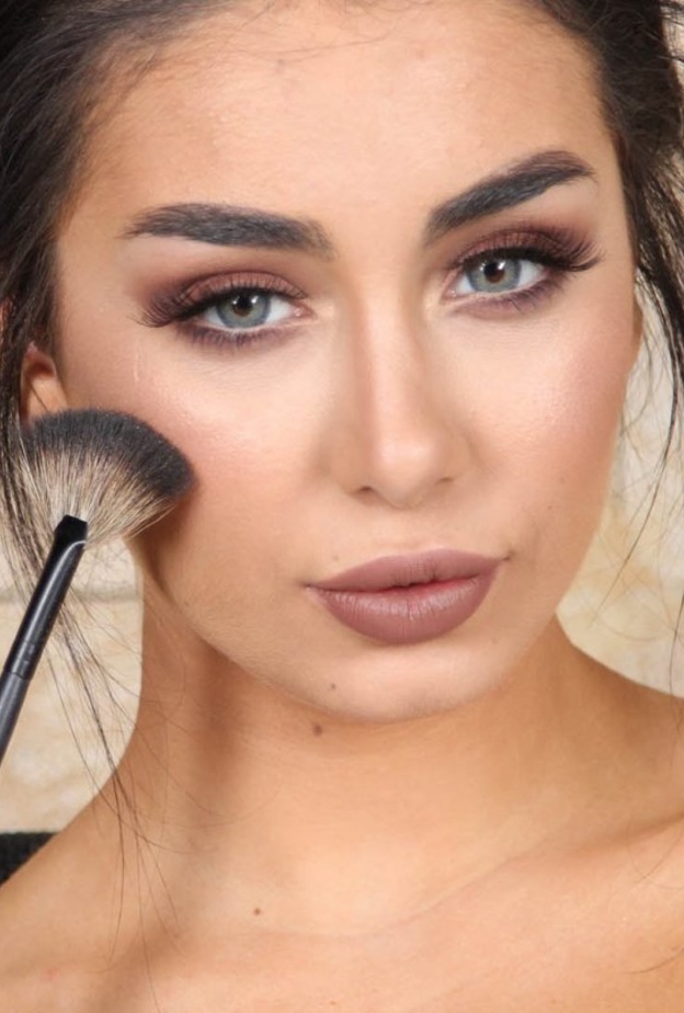 مكياج سموكي بني ناعم