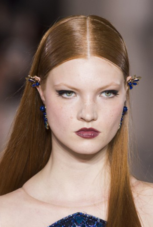 رسمات الآيلاينر الزرقاء البارزة على طريقة صيحات دار Galia Lahav