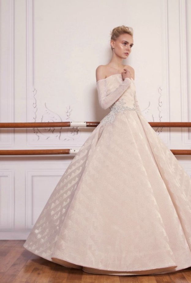 فساتين سهرة للعروس بألوان الكشمير من مجموعة سعيد قبيسي