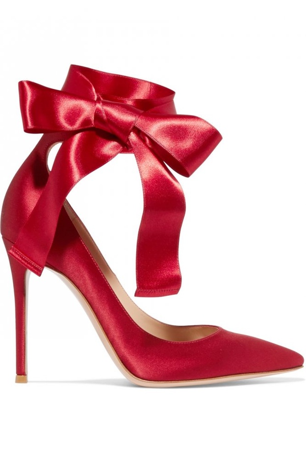 حذاء سهرة مميز باللون الأحمر من جيانفيتو روسي