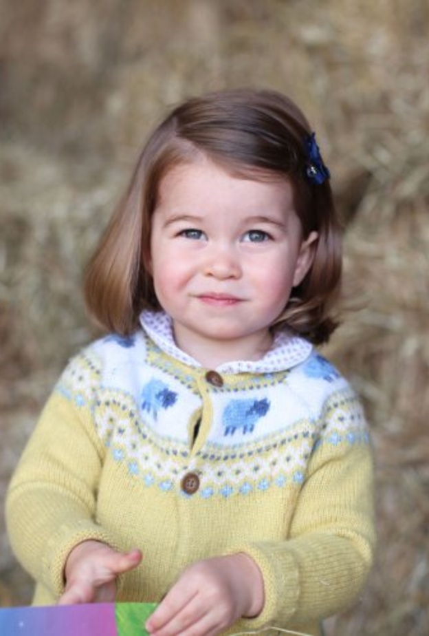 ألوان الباستيل الفاتحة تطغى على إطلالة الأميرة