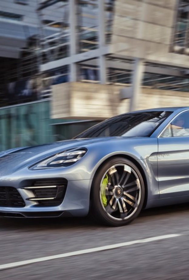 باناميرا سبورت توريزمو رباعية الأبواب