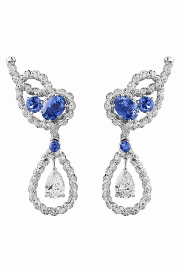 أقراط ديور من الذهب الأبيض والماس والأوبال