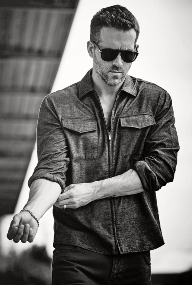 جاكيت البومبر من القطع المفضّلة لديه ودائماً ما ينجح بتنسيقه بستايل شبابي وعصري