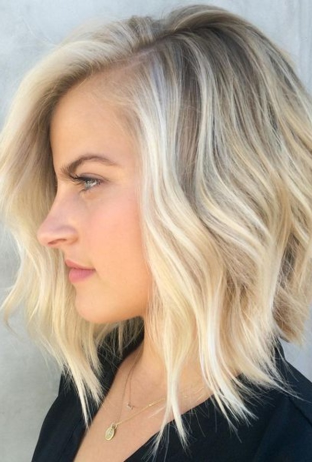 قصة شعر البوب مع تجعيدات صغيرة