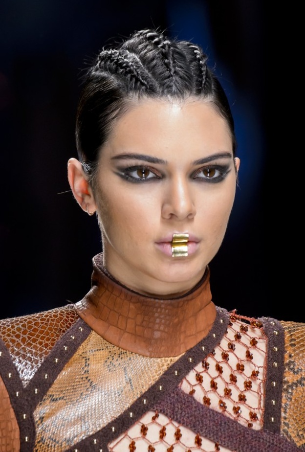 تسريحات شعر الضفائر المتعددة من دار بالمين ‏Balmain