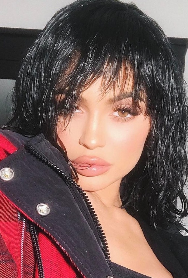 إطلالة شعر كايلي جينر في عرض ألكساندر وانغ