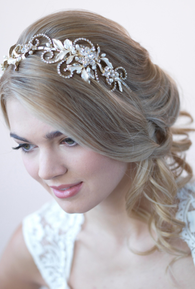 اكسسوار شعر للعروس من اللؤلؤ بتصميم ناعم