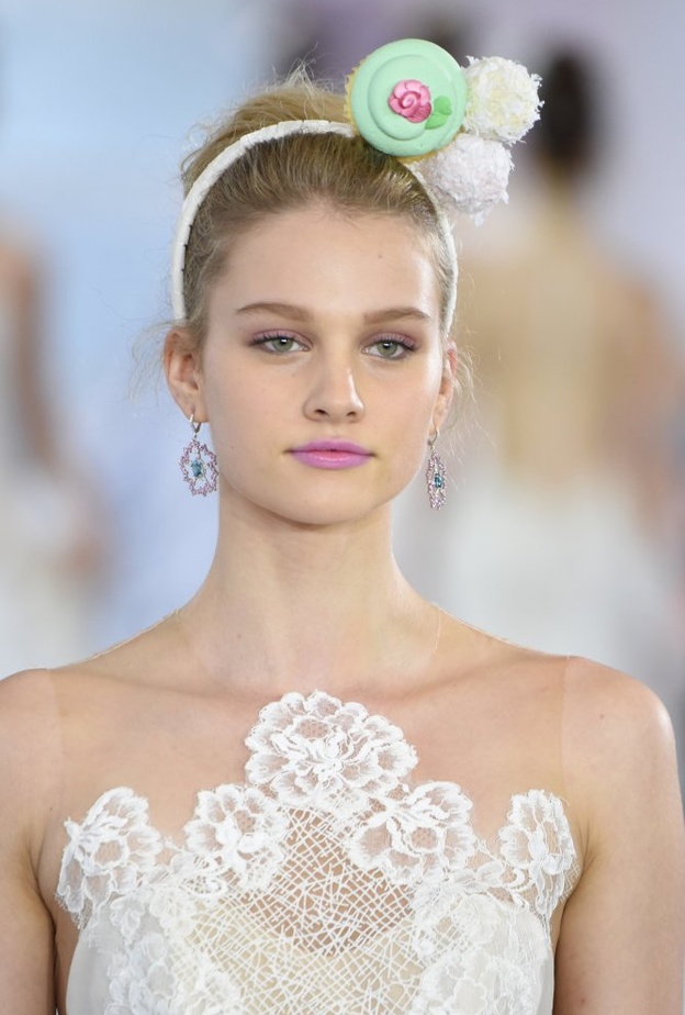 اقراط واكسسوار شعر من ماركيزا.