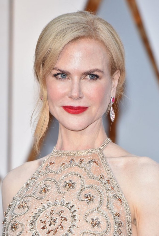 أحمر شفاه مشرق مع نيكول كيدمان Nicole Kidman