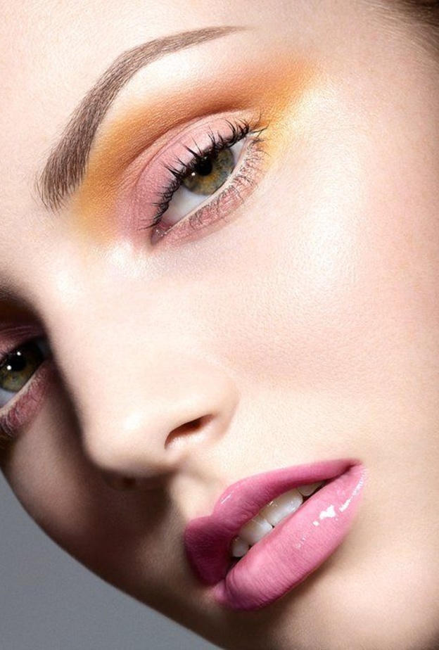 ملمع شفاه وردي ناعم