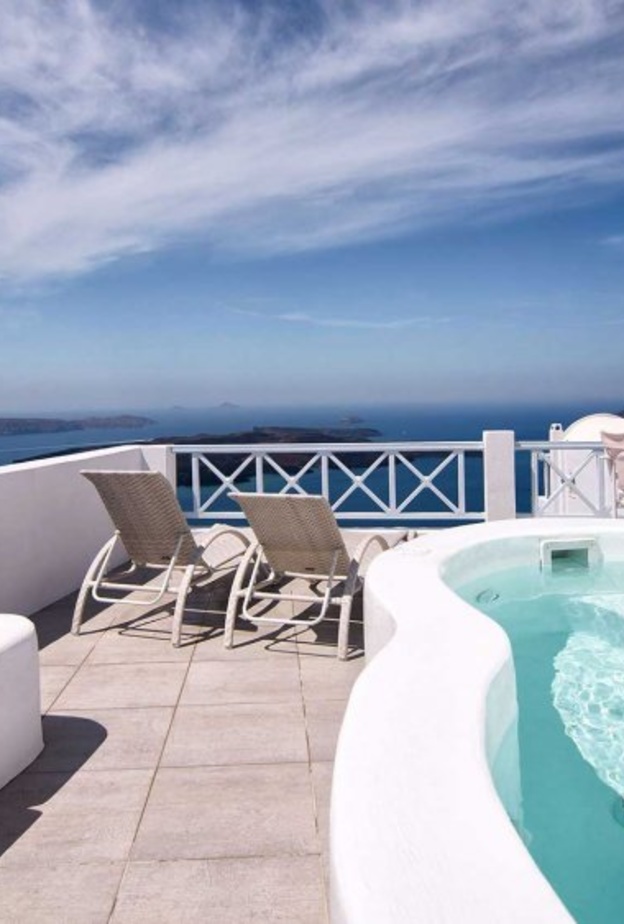 فندق شقق وأجنحة إنيغما في جزيرة سانتوريني على بعد 6 كم من مطار سانتوريني، ويطل على المنطقة البركانية في الجزيرة وعلى شاطئ بحر إيجة