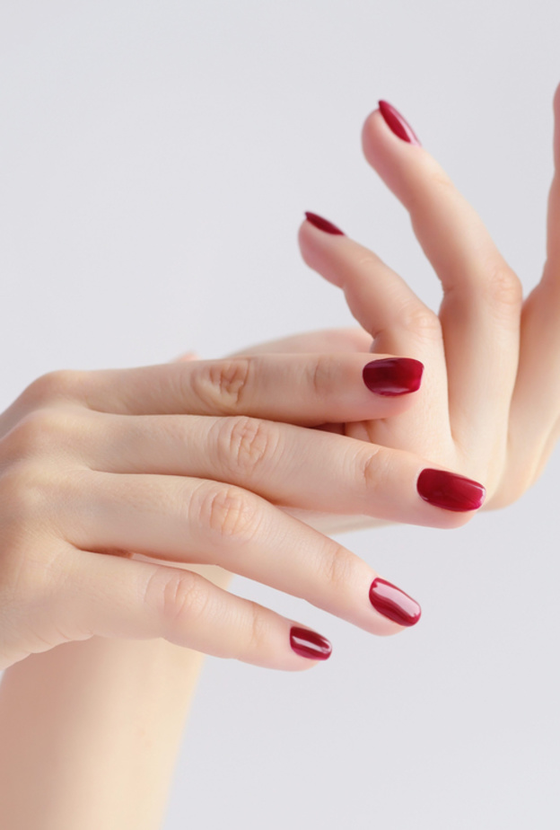 اختاري شكل الأظافر المناسب لك هذا العيد