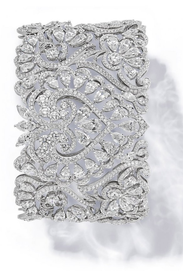 أسوارة لويس فيتون من الذهب الأبيض والماس والاسبينل البنفسجي