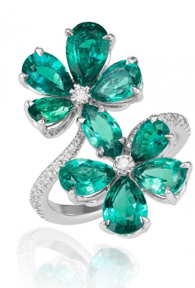 أقراط سوترا من الذهب الأبيض والياقوت الأزرق والذهب الوردي مع المرجان والاسبنيل