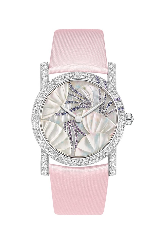 ساعة روجيه دوبوي من الذهب والماس