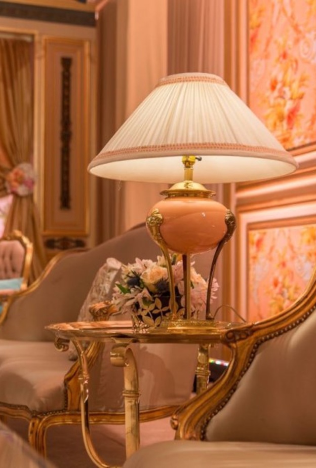 ثيمات زواج باللون الذهبي