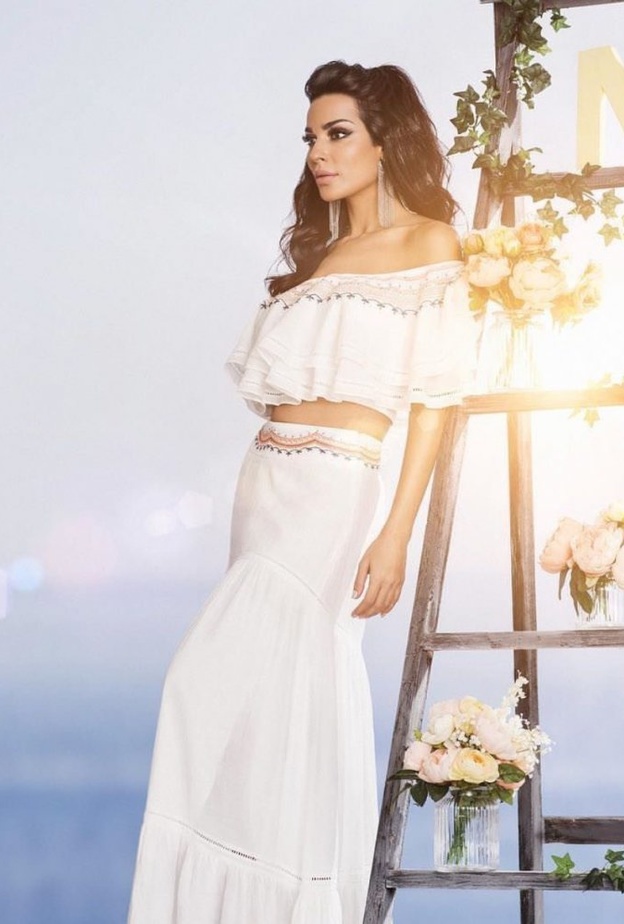 اطلالة صباحية أنيقة لنادين نجيم