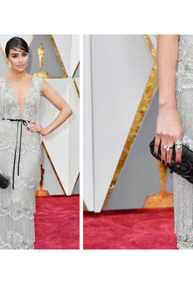 حقائب صغيرة مع الخرز الأسود اللماع في إطلالة أوليفيا كولبو Olivia Culpo