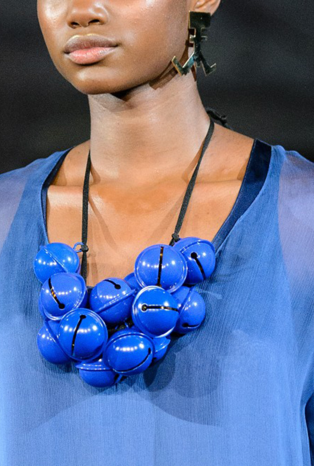 اكسسوارات صنع اليد مع العقود المترابطة