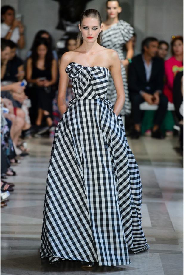 ازياء صيف 2017 مع الفساتين الطويلة المربعة على غرار تصاميم كارولينا هيريرا ‏Carolina Herrera
