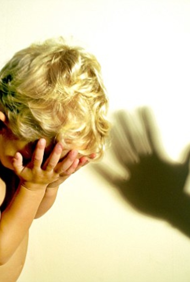 العنف ضد الاطفال يبدأ من المنزل 