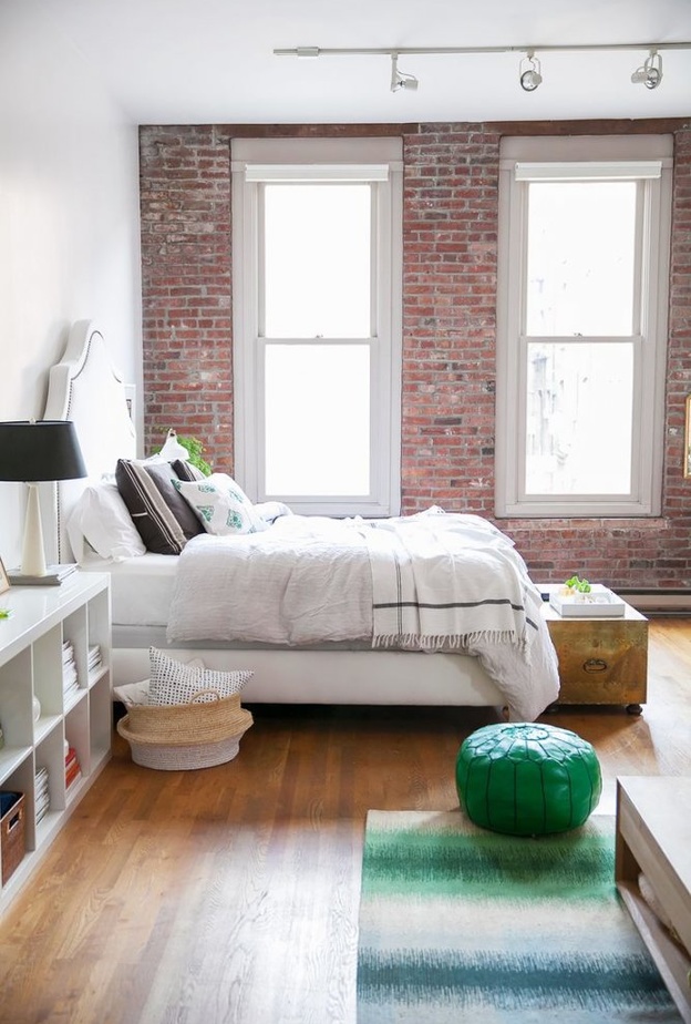 ديكور جريء و مختلف يستخدم جزء من الجدار الحجري 