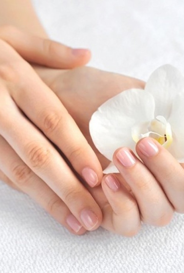 مشكلة خشونة و اسمرار اليدين مشكلة محرجة للنساء