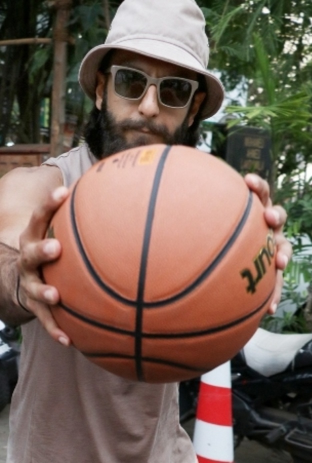 رانفير ظهر في إطلالة غريبة