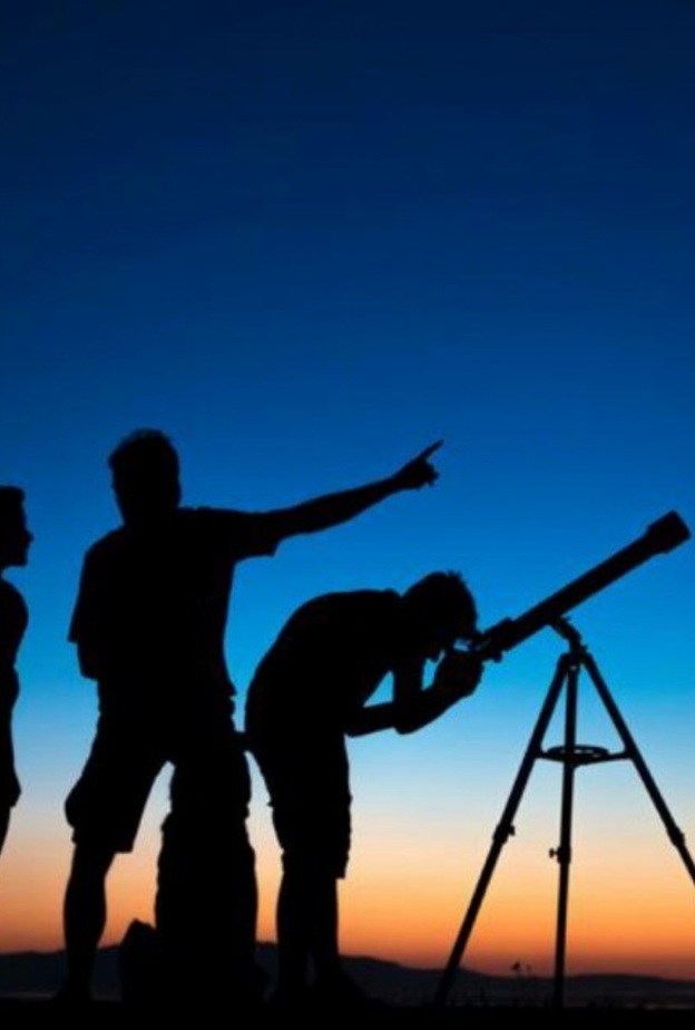 من عادات السعوديين التقاط هلال رمضان بالطرق التقليدية