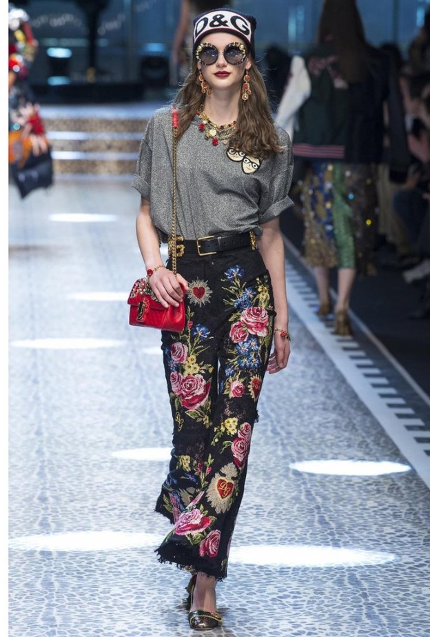 بناطيل عالية الخصر مع التصميم المزموم من الاسفل مع فاندي ‏Fendi.