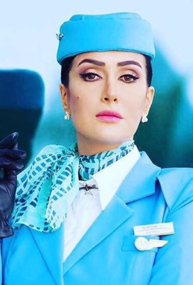 غادة عبد الرازق مضيفة طيران